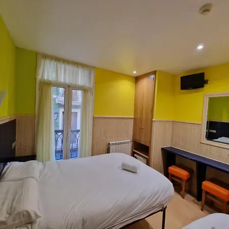 Izar Bat ゲストハウス *