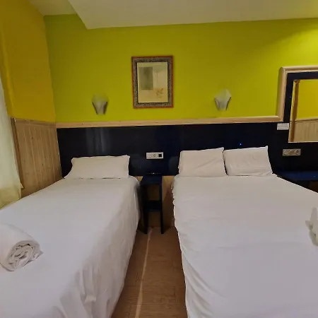 Izar Bat ゲストハウス *